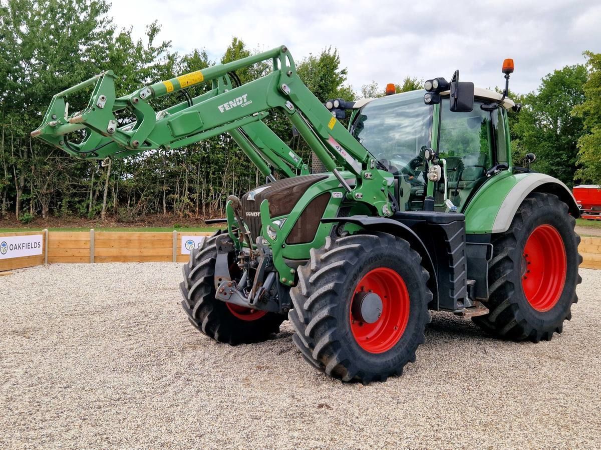 E-FARM: Fendt 718 Vario - Traktor - id AJGNSHA - 68.670 € - Baujahr: 2013 - Abgelesene Motorstunden: 8.864,Motorleistung (PS): 177,Vereinigtes Königreich
