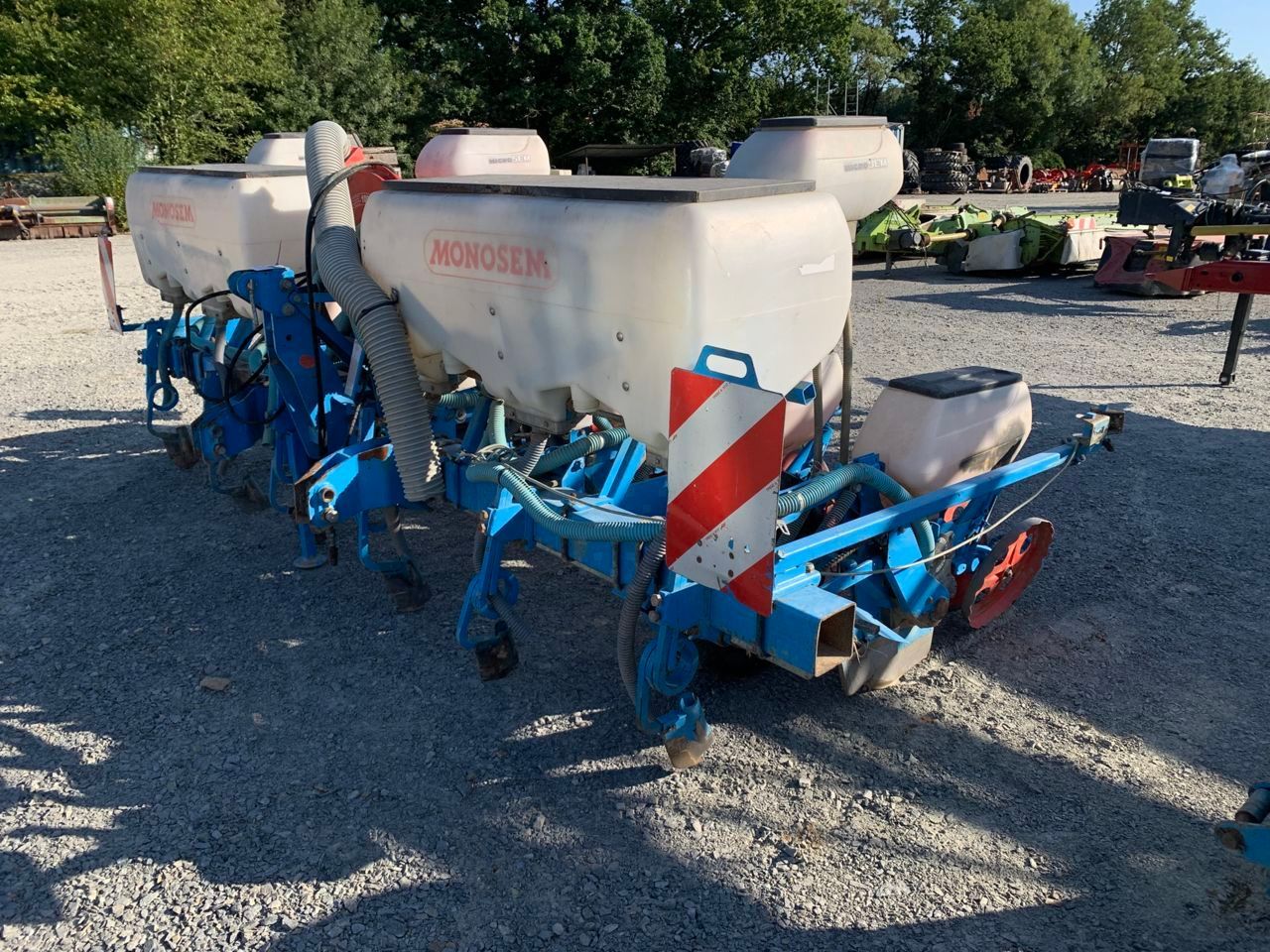 E-FARM: Monosem nc -6r - Einzelkornsämaschine - id DY1UK2J - 8.000 € - Baujahr: 2012 - Frankreich