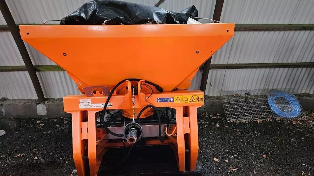 E-FARM: Rauch axeo 18.1c - Municipal equipment - id MIJVBAT - €6,033 - Year of construction: 2019 - Denmark