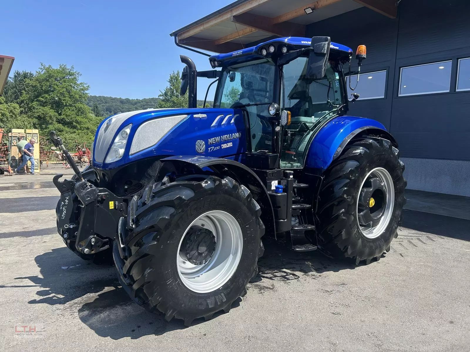 E-FARM: New Holland T7.230 - Tracteur - id SJ4FDTA - 137 500 € - Année: 2023 - Lecture du nombre d'heure: 1 450,Puissance du moteur (chevaux): 200,Autriche
