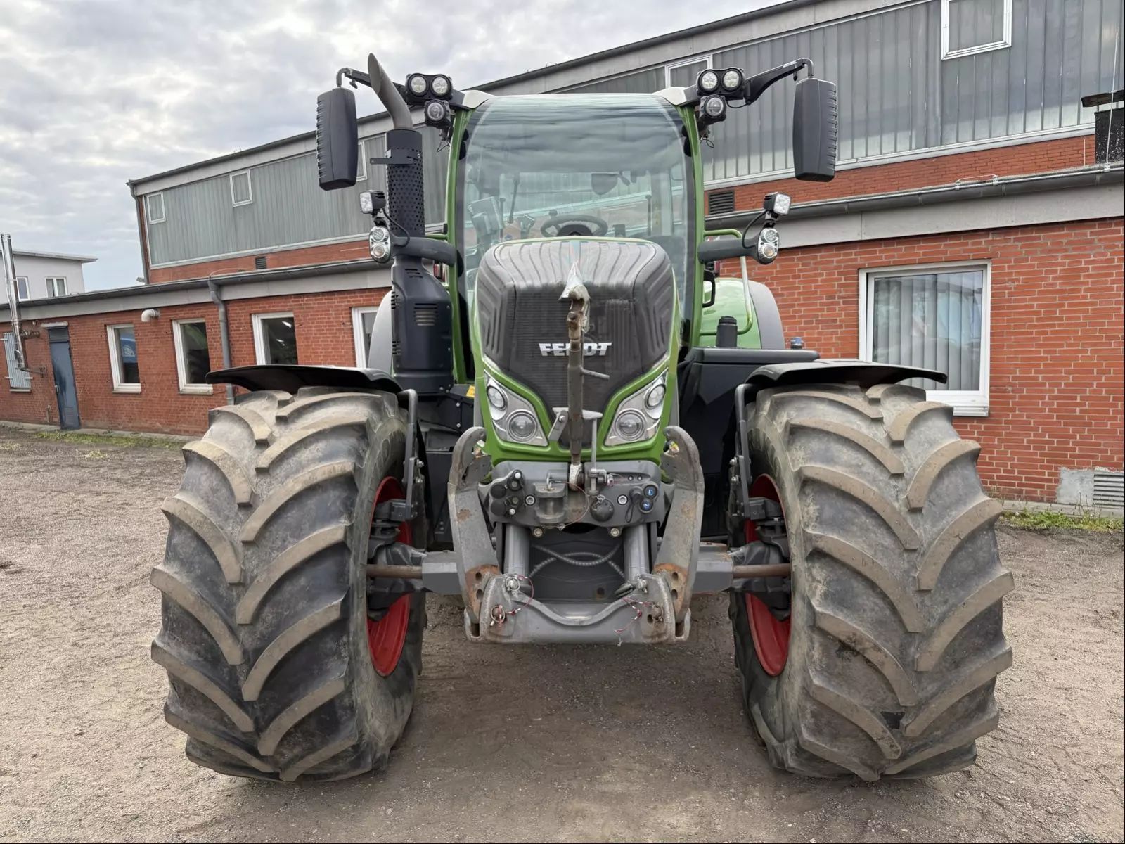 E-FARM: Fendt 724 Vario ProfiPlus - Tracteur - id B4WTRHC - 103 000 € - Année: 2018 - Lecture du nombre d'heure: 7 900,Puissance du moteur (chevaux): 240,Allemagne
