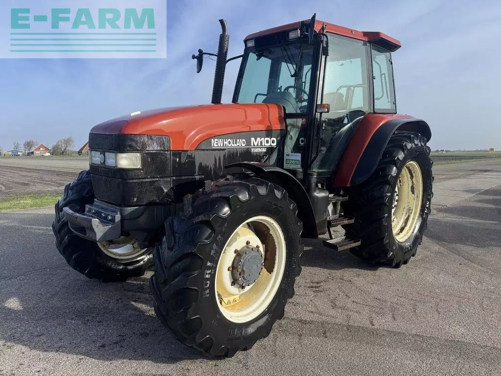New Holland M 100 Trattore