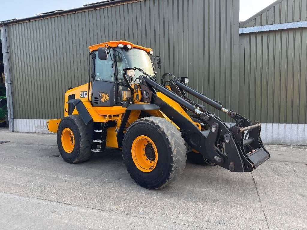E-FARM: JCB 437 ht agri - Cargador de ruedas - id 3RUCIJG - 41.015 € - Año: 2015 - Horas: 9654,Reino Unido