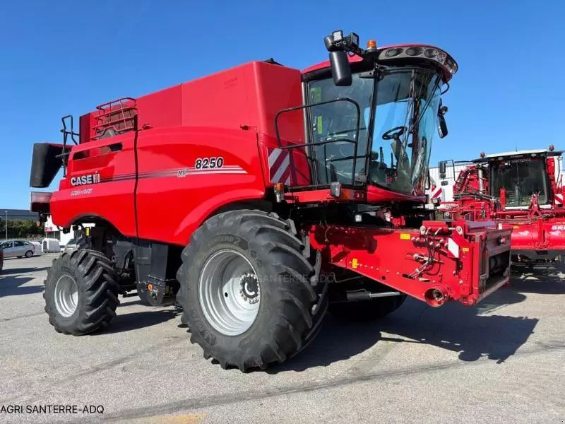 Case IH Axial Flow 8250 Combine harvester €315,000