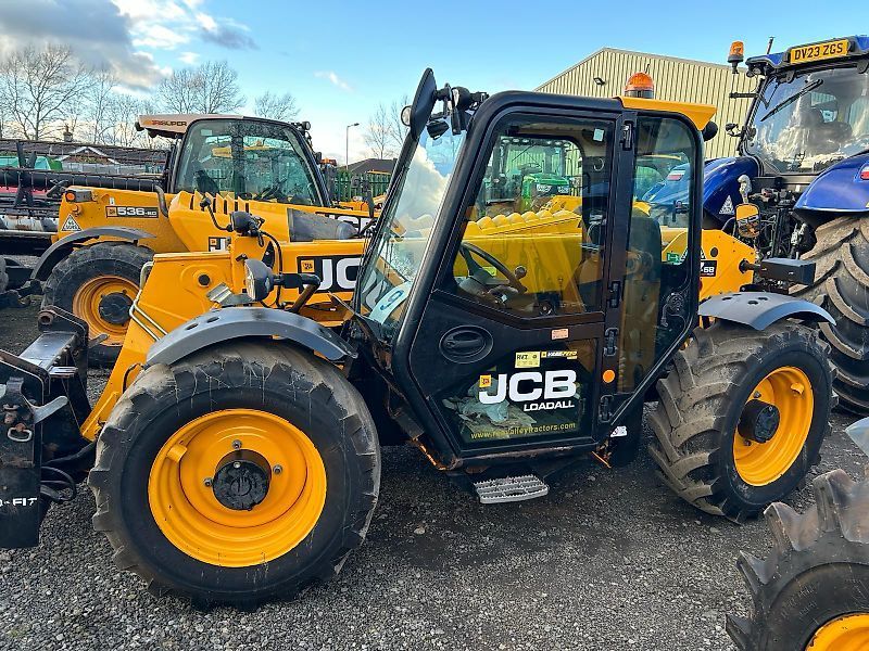 E-FARM: JCB 527-58 - Ładowacz teleskopowy - id MGXCWKR - 41 108 € - Rok produkcji: 2018 - Motogodziny: 4000,Zjednoczone Królestwo