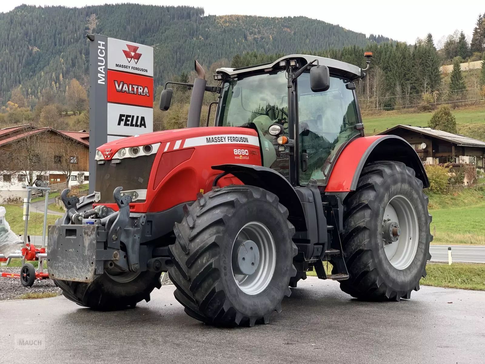 Massey Ferguson MF 8690 Dyna-VT Tractor €68,333