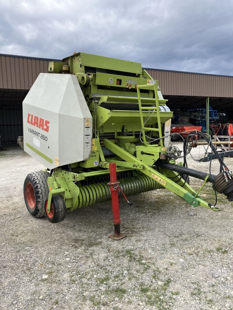 E-FARM: Claas Variant 260 - Bálázó - id NWSAQKN - 9300 EUR - Gyártási év: 2005 - Bálaszám: 30 000,Franciaország