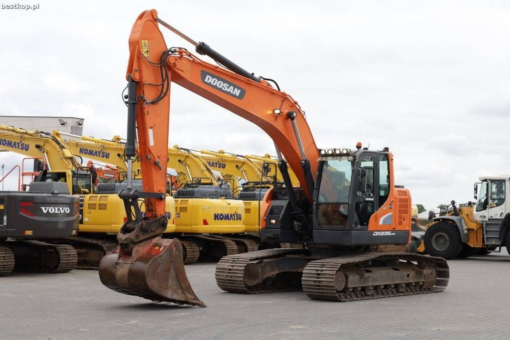 Doosan dx 235 lc Gravemaskine med larvebånd 75.500 €