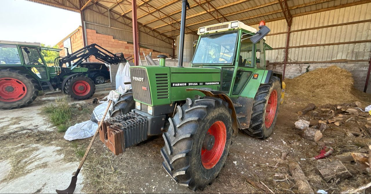 E-FARM: Fendt Farmer 311 - Traktor - id LMWTYPF - 22.000 € - Baujahr: 2000 - Abgelesene Motorstunden: 12.400,Frankreich