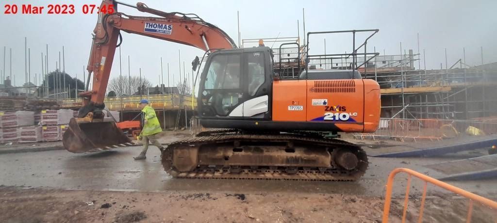 Hitachi zx 210 lc-6 Escavatore cingolato 109.814 €