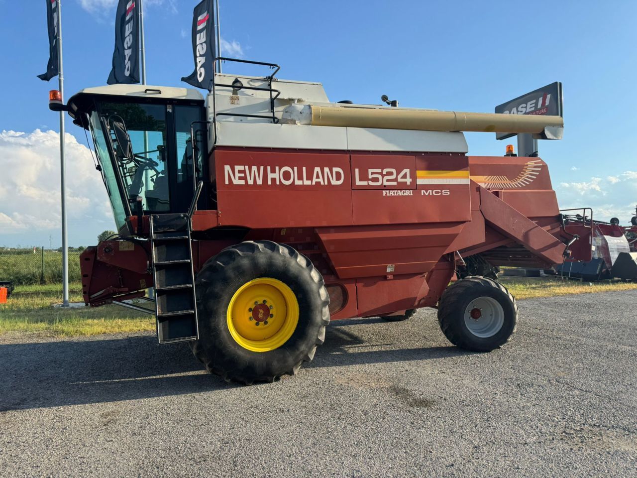 New Holland l524 Combine harvester