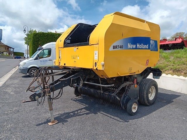 E-FARM: New Holland BR740 - Presse à balles - id RGU4IEI - 6 500 € - Année: 2005 - France