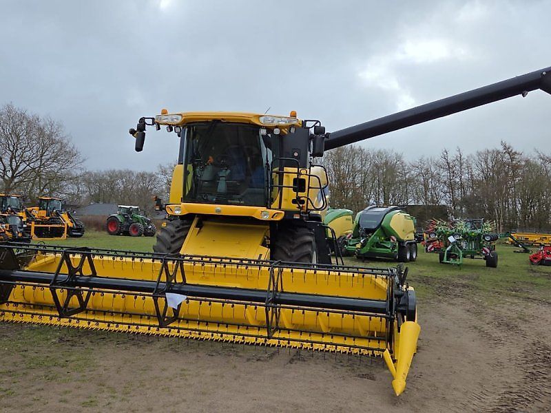 New Holland CX 8040 Moissonneuse-batteuse 99 950 €