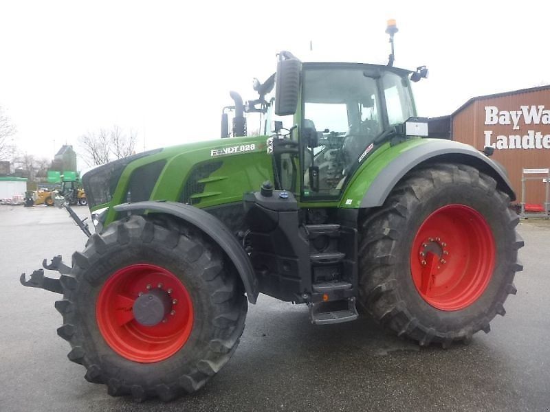 E-FARM: Fendt 828 Vario Profi+ - Tractor - id HUG4KGW - €192,000 - Year of construction: 2022 - Engine hours: 750,Engine power (HP): 280,Germany