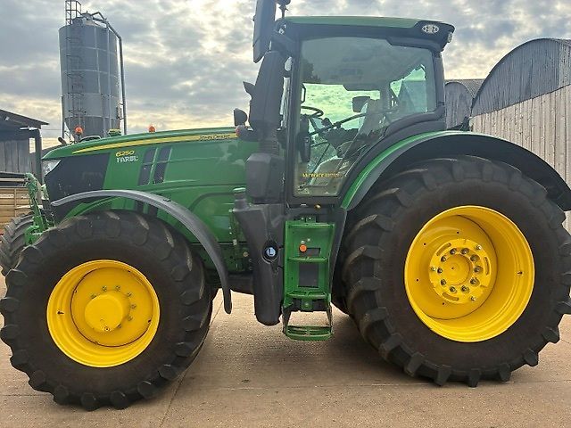 John Deere 6250 R Tractor €134,449