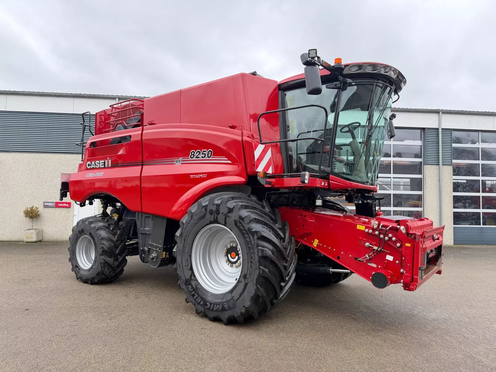 Case IH Axial-Flow 8250 Cosechadora 333.832 €