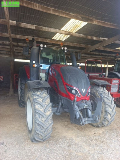 E-FARM: Valtra T194 - Tractor - id YUNUYNH - €66,000 - Year of construction: 2016 - Engine hours: 3,900,Engine power (HP): 195,France