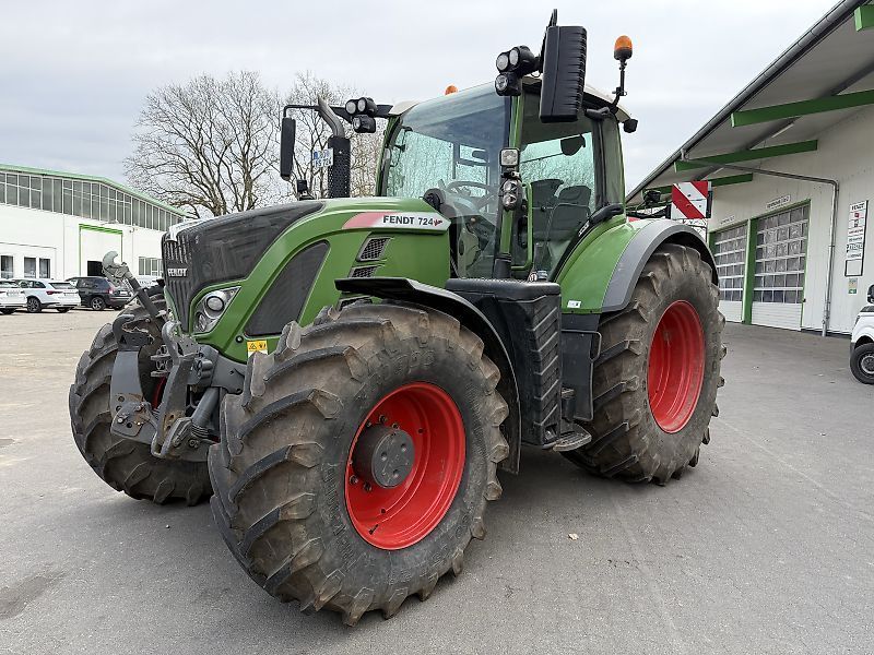 E-FARM: Fendt 724 Vario - Traktor - id HNVU8LQ - 99.500 € - Baujahr: 2020 - Abgelesene Motorstunden: 5.950,Motorleistung (PS): 240,Deutschland