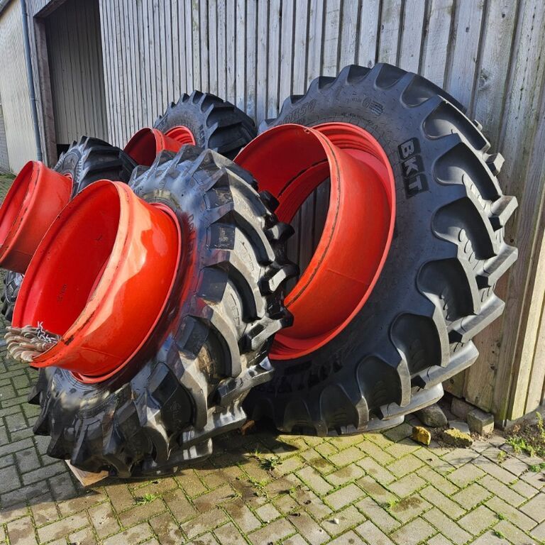 BKT zwillinge 480/80r50 und 460/85r34 Wheel and track €8,000