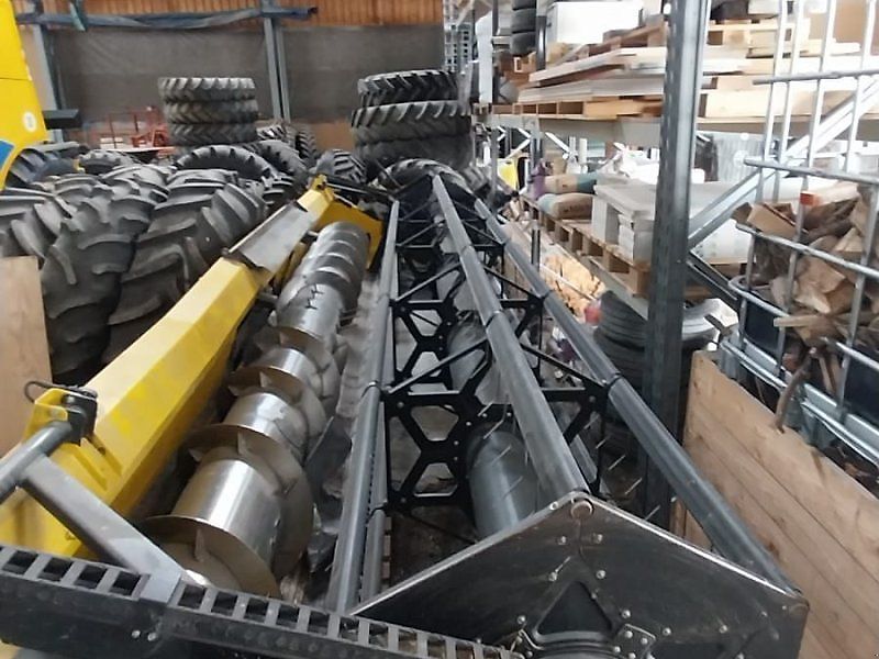 New Holland FR 650 Header €11,950