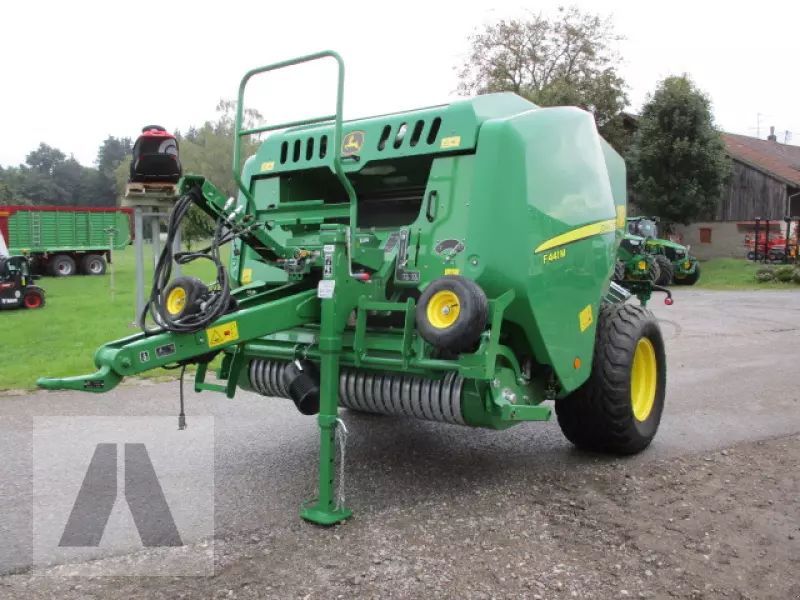 John Deere F441M Baler €43,500
