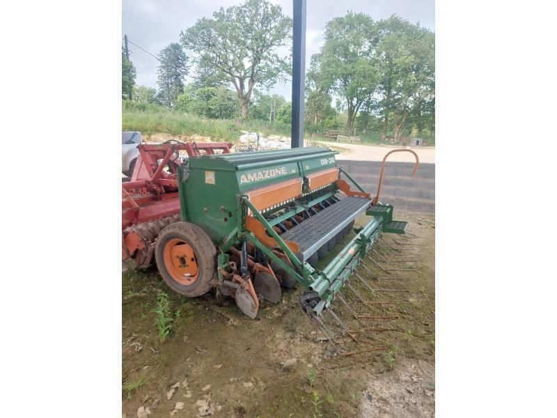 E-FARM: Amazone d9-30 - Drillmaschine - id S56N7DV - 5.500 € - Baujahr: 2002 - Frankreich