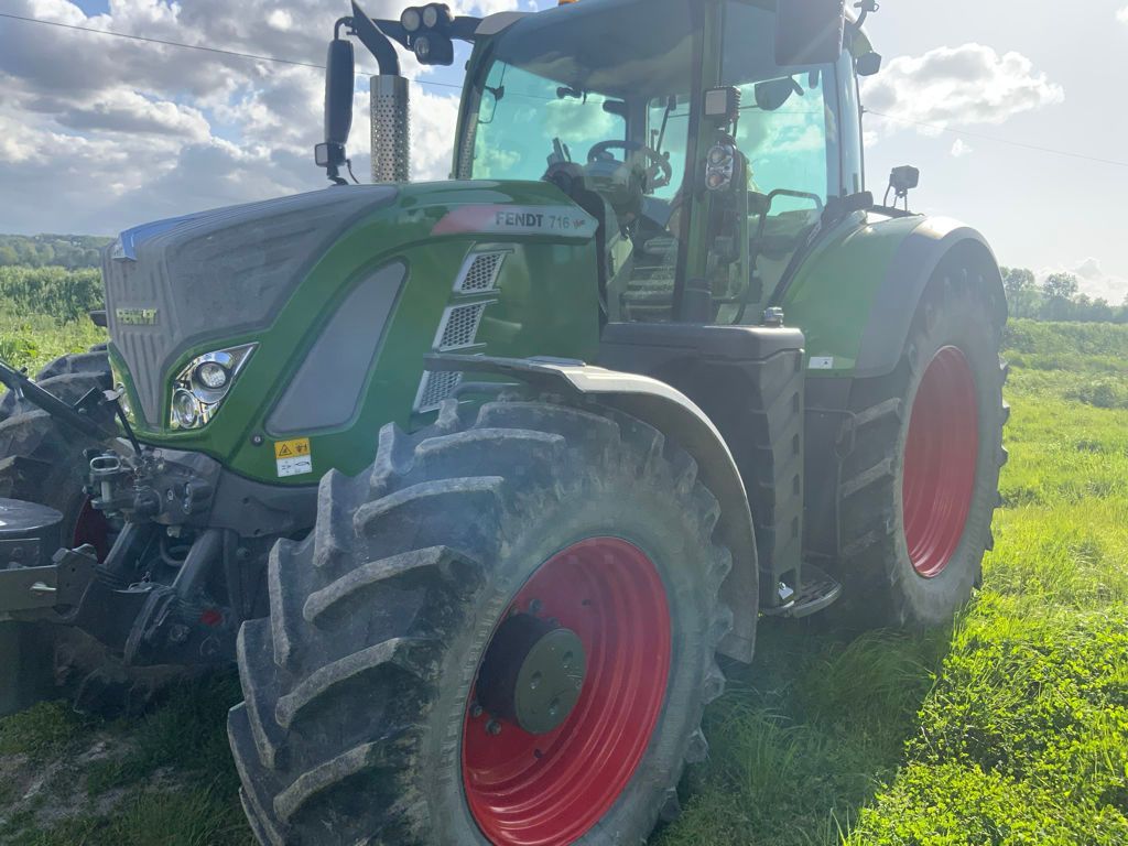 Fendt 716 Vario Profi Traktor 125 000 EUR