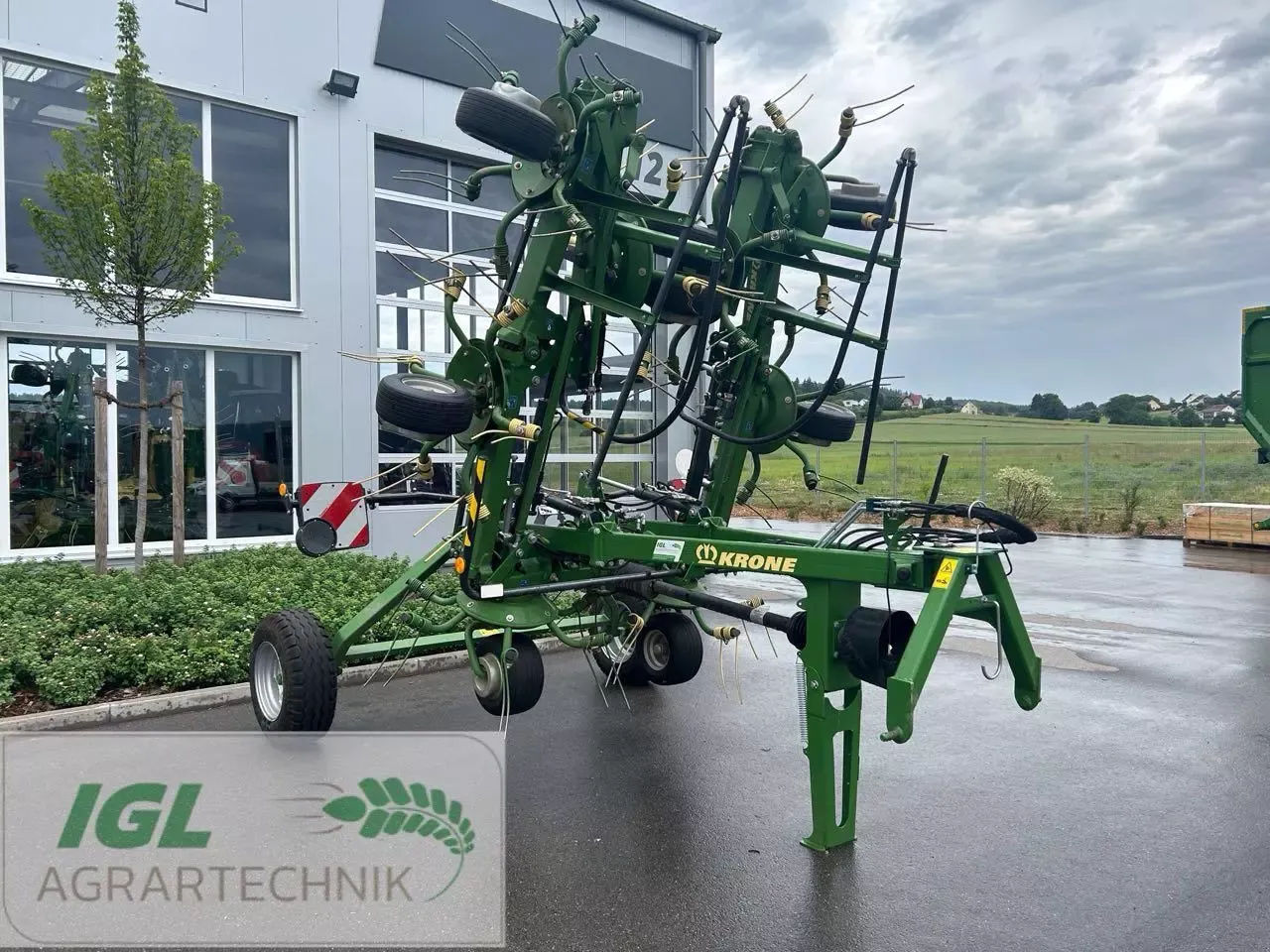 E-FARM: Krone Vendro T 900 - Karuzelowy przetrząsacz do siana - id QHIUKFJ - 17 900 € - Rok produkcji: 2023 - Niemcy