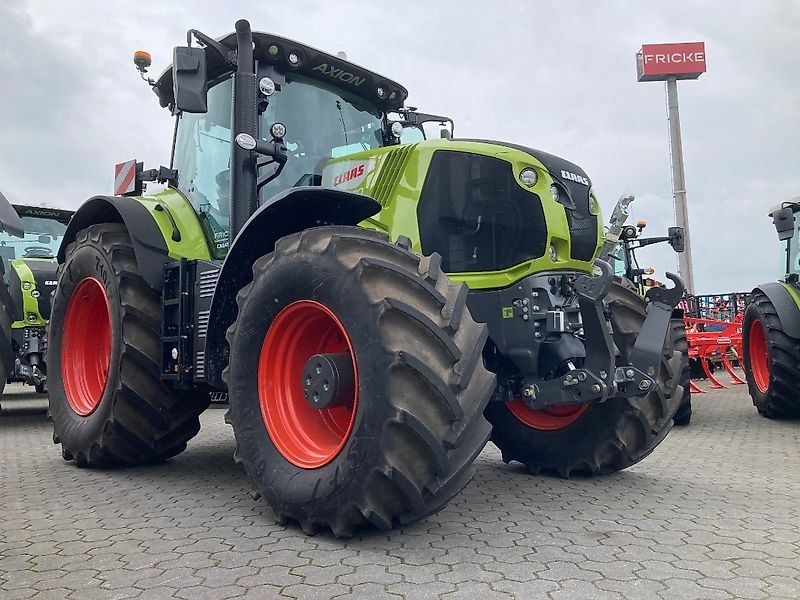 Claas Axion 870 CMATIC CEBIS tractor €197,500