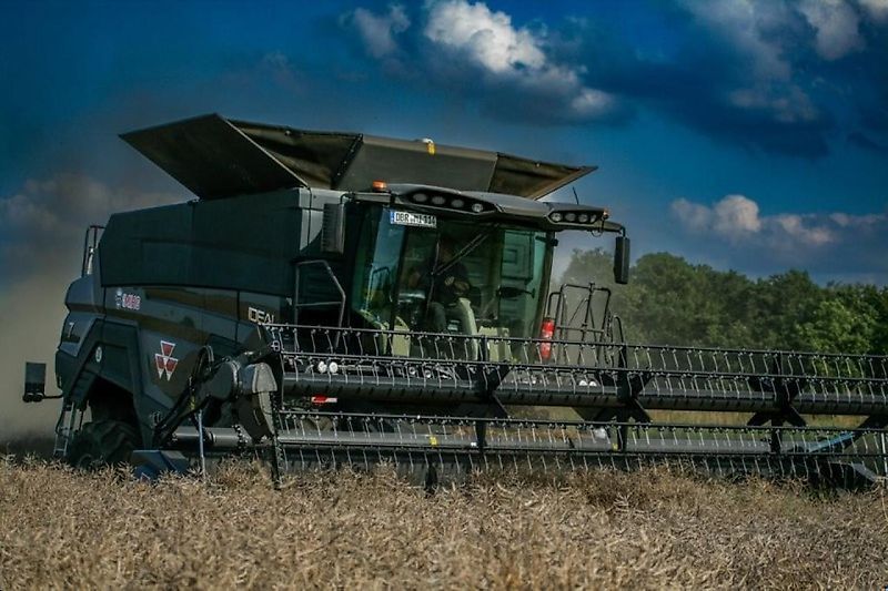 Massey Ferguson Ideal 7 Combine harvester €240,000