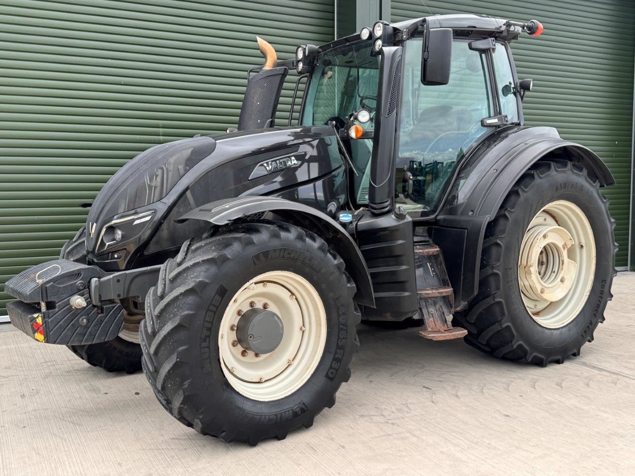 E-FARM: Valtra T174e - Tracteur - id Z7QNG8T - 55 203 € - Année: 2017 - Lecture du nombre d'heure: 5 652,Puissance du moteur (chevaux): 174,Royaume-Uni