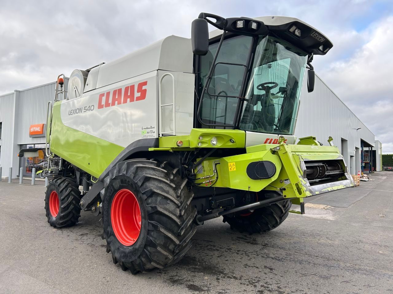E-FARM: Claas Lexion 540 - Moissoneuse-batteuse - id H9LK7E6 - 109 000 € - Année: 2007 - Lecture du nombre d'heure: 2 705,Puissance du moteur (chevaux): 339,France