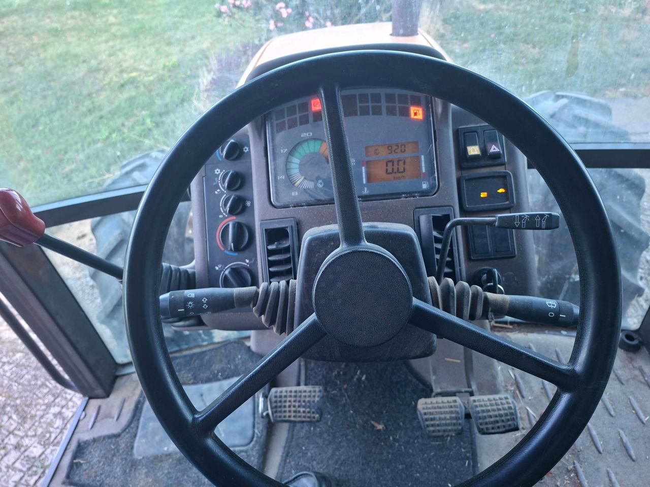 E-FARM: Renault Ares 550 RX - Tracteur - id JBQD3YP - Année: 1997 - Lecture du nombre d'heure: 3 700,Puissance du moteur (chevaux): 95,France