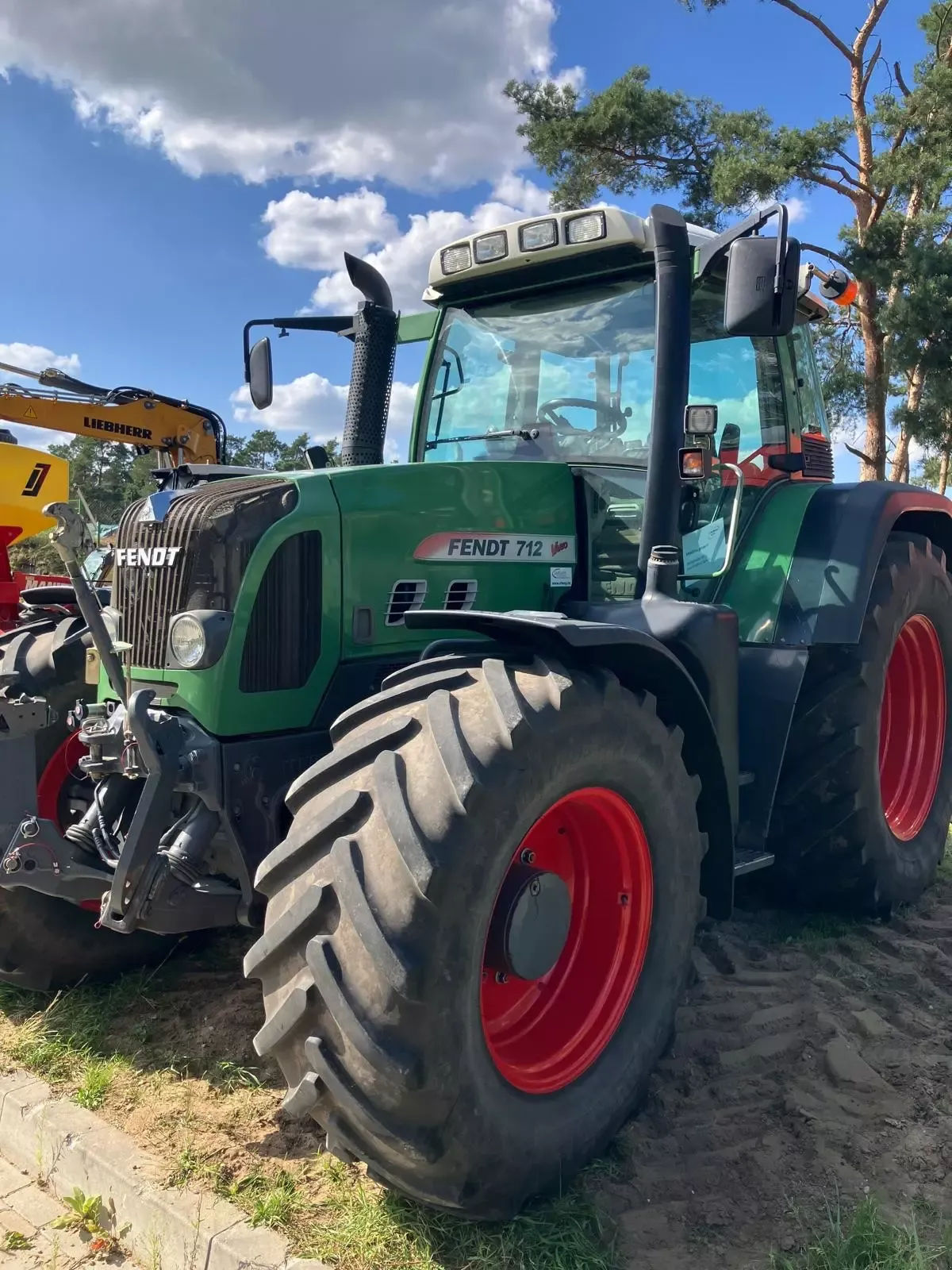 E-FARM: Fendt 712 Vario - Tractor - id Z3WWLUU - 69.000 € - Año: 2007 - Horas: 7700,Potencia del motor: 130,Alemania