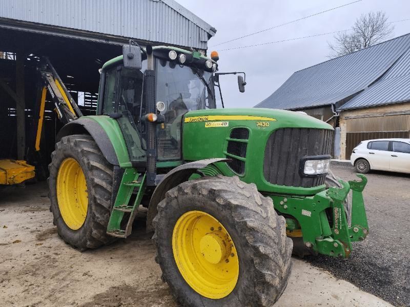 John Deere 7430 Traktor