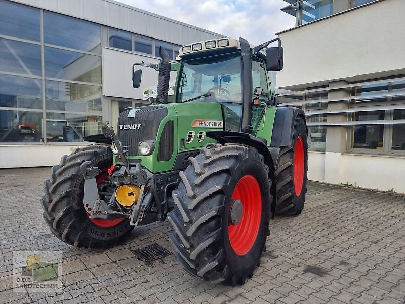 E-FARM: Fendt 718 Vario - Tractor - id F2HLL3A - €54,900 - Year of construction: 2011 - Engine hours: 10,971,Engine power (HP): 180,Germany