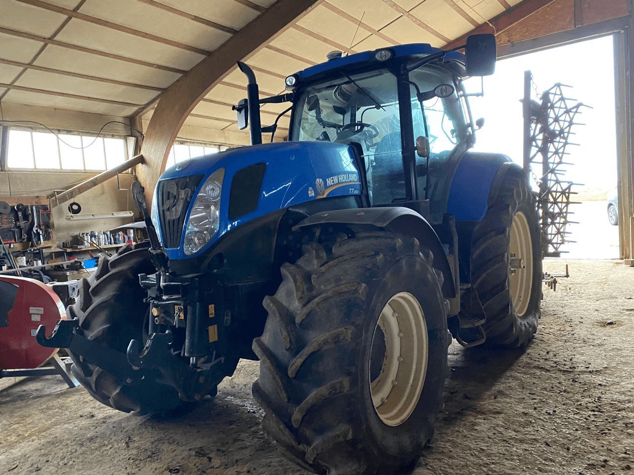 E-FARM: New Holland T7.250 - Tractor - id PC9GP3Q - 63.000 € - Año: 2013 - Horas: 4.750,Potencia del motor: 270,Francia