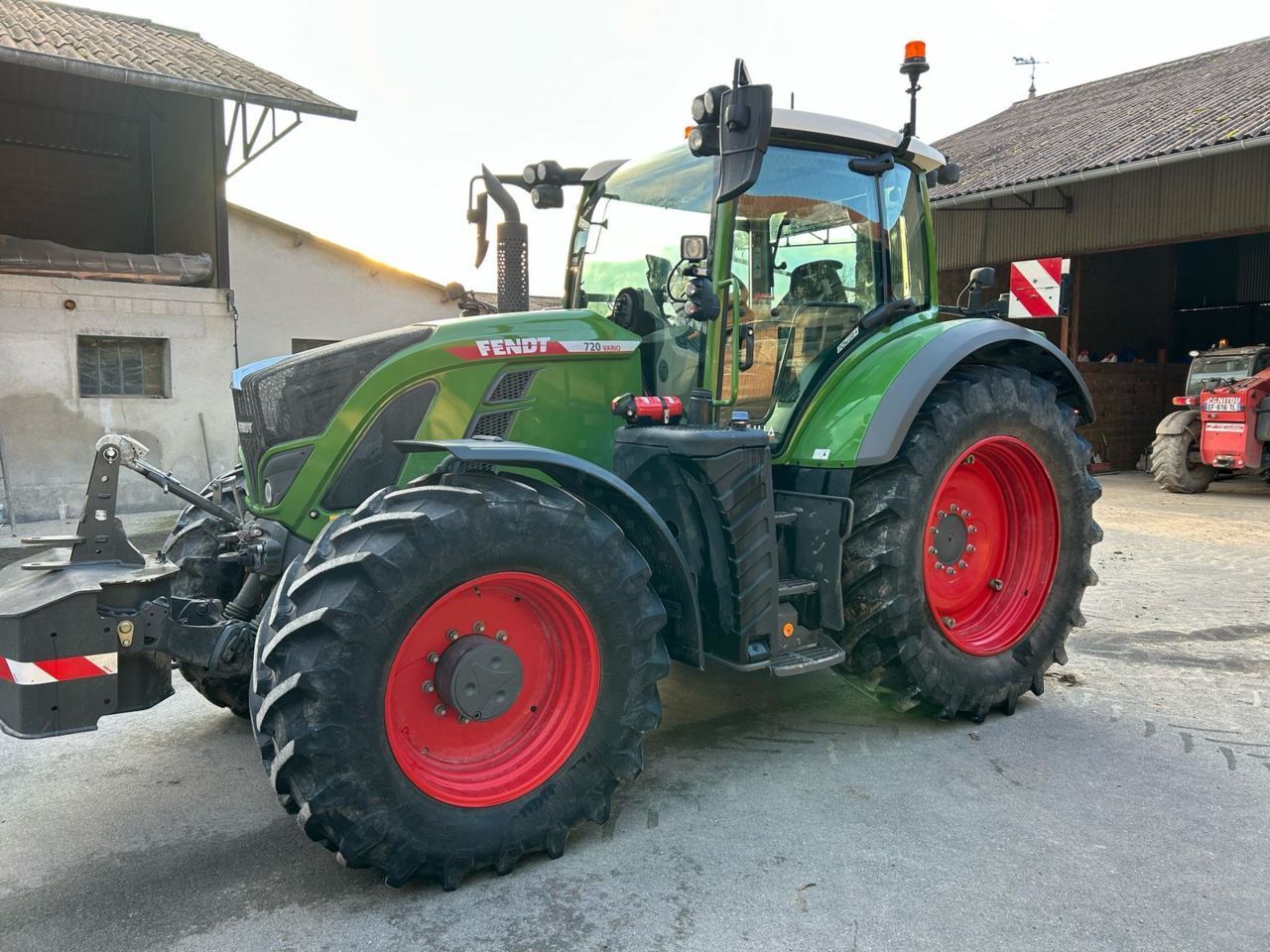 E-FARM: Fendt 720 Vario - Tracteur - id DHGMBPL - Année: 2022 - Lecture du nombre d'heure: 2 400,France