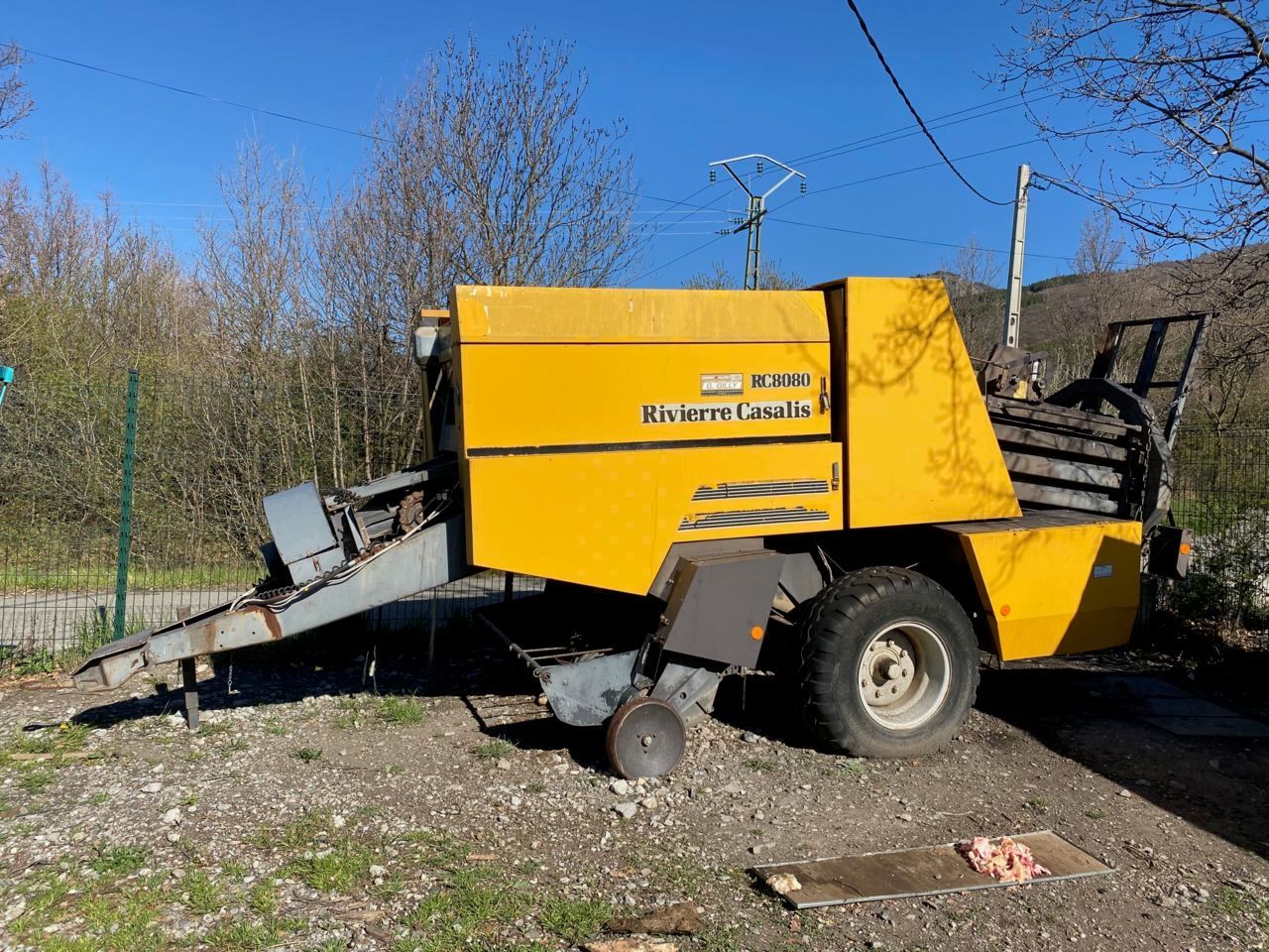 E-FARM: Rivière Casalis rc 8080 - Empacadora - id 8YJRAI6 - 4000 € - Año: 1989 - Las balas producidas: 50.000,Francia