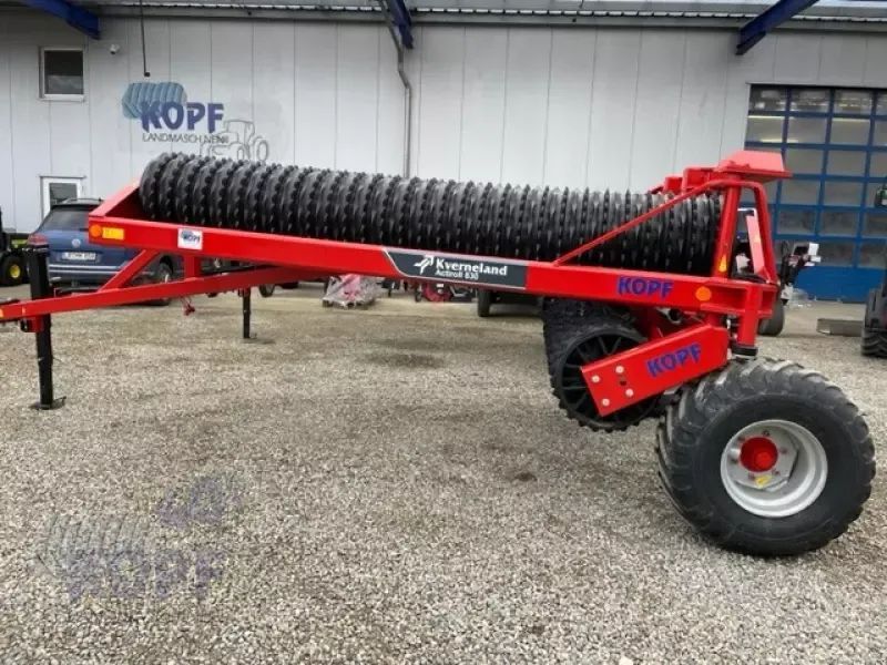 Kverneland Actiroll 830 Presses and roller €15,900