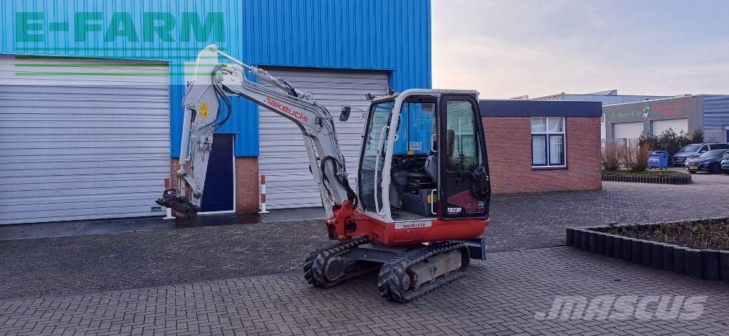 Takeuchi tb 230 Mini-pelle 33 750 €