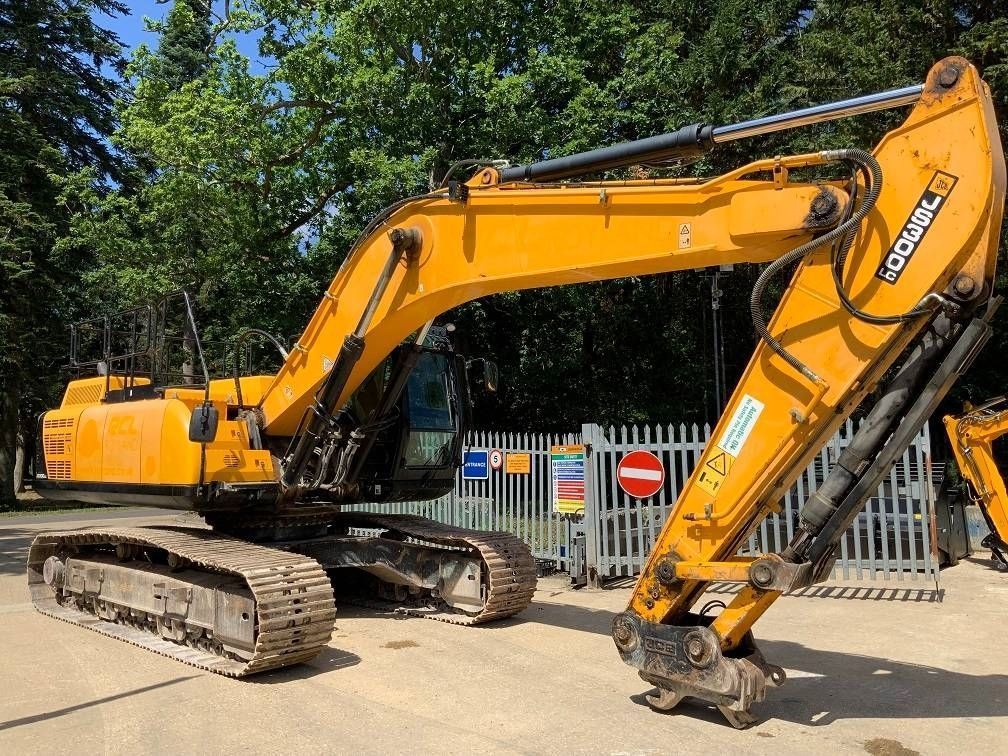 JCB js 300 lc Pelleteuse sur chenilles 57 307 €