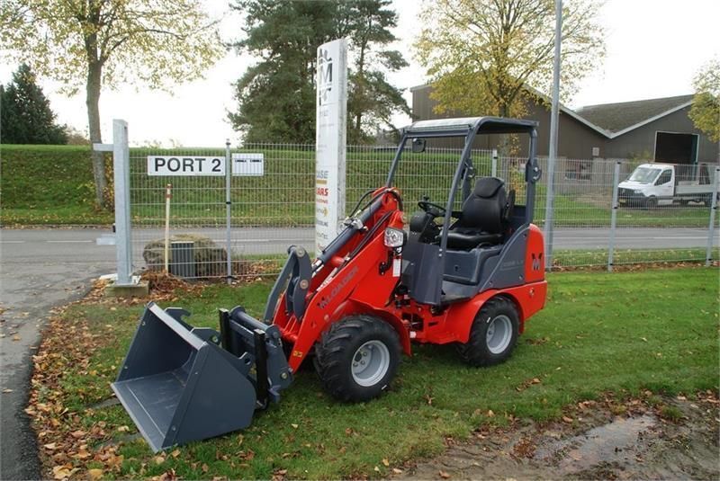 E-FARM: vm loader 1026 lx incl skovl og pallegafler - Mini loader - id RFK26QK - €24,198 - Year of construction: 2023 - Denmark