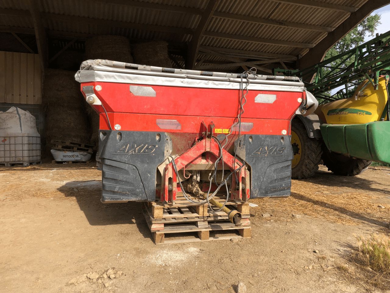 E-FARM: Kuhn distributeur axis 40.1 - Rozsiewacz nawozów - id CRZGAG7 - 5500 € - Rok produkcji: 2009 - Francja