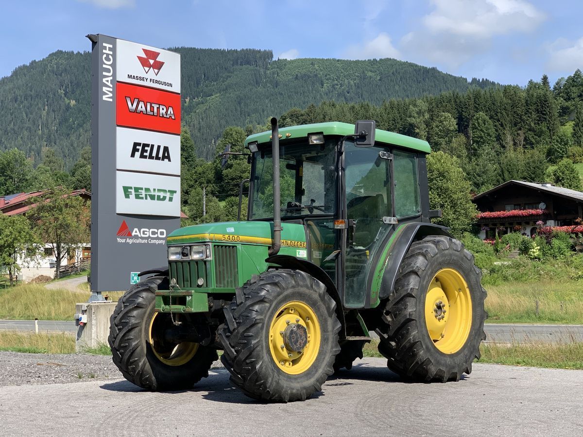 E-FARM: John Deere 5400 - Tracteur - id CLL6QCM - 21 681 € - Année: 2000 - Lecture du nombre d'heure: 4 400,Puissance du moteur (chevaux): 71,Autriche