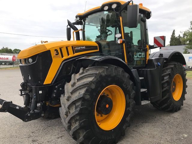 JCB Fastrac 4220 iCON Traktori 169 000 €