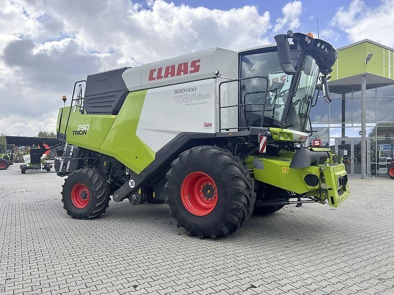 Claas Trion 750 Mietitrebbia