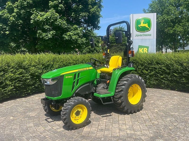 John Deere 3038 E Traktor