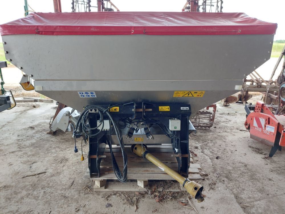 E-FARM: dcm 2000 speaders - Epandeur d'engrais - id QJIYSPC - 4 500 € - Année: 2018 - France