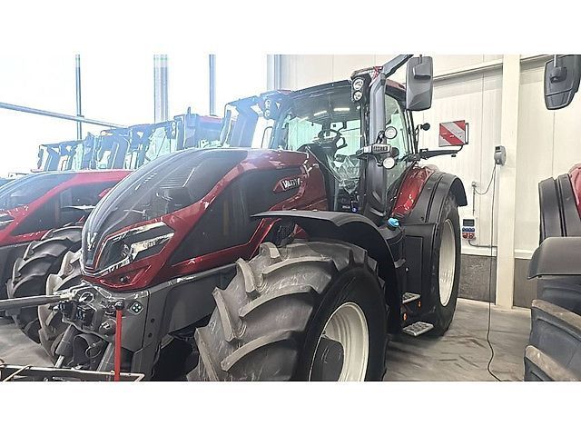 Valtra Q265 Трактор 199 500 €